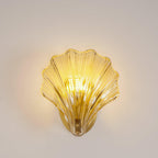 Skalformet Væglampe i Messing - Elegant Glasdesign 10