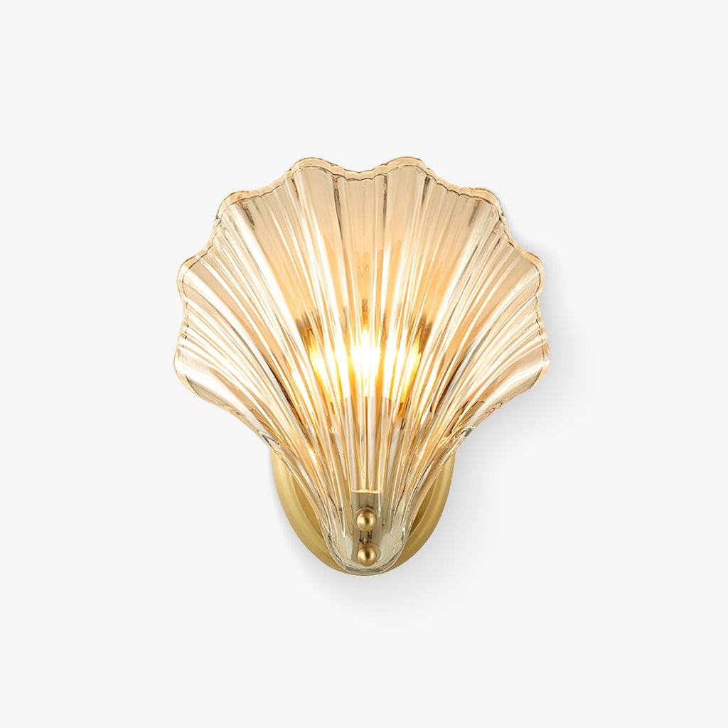 Skalformet Væglampe i Messing - Elegant Glasdesign 2