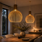 Skandinavisk Pendel Lampe i Træ - Lameldesign til Spisebord 1
