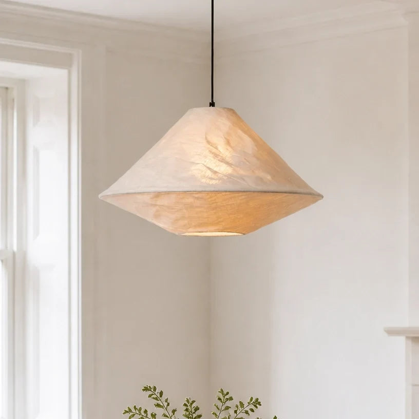 Spisebordslampe i Linnedgrå Stof – Skulpturel Pendel med Diffust Lys 2