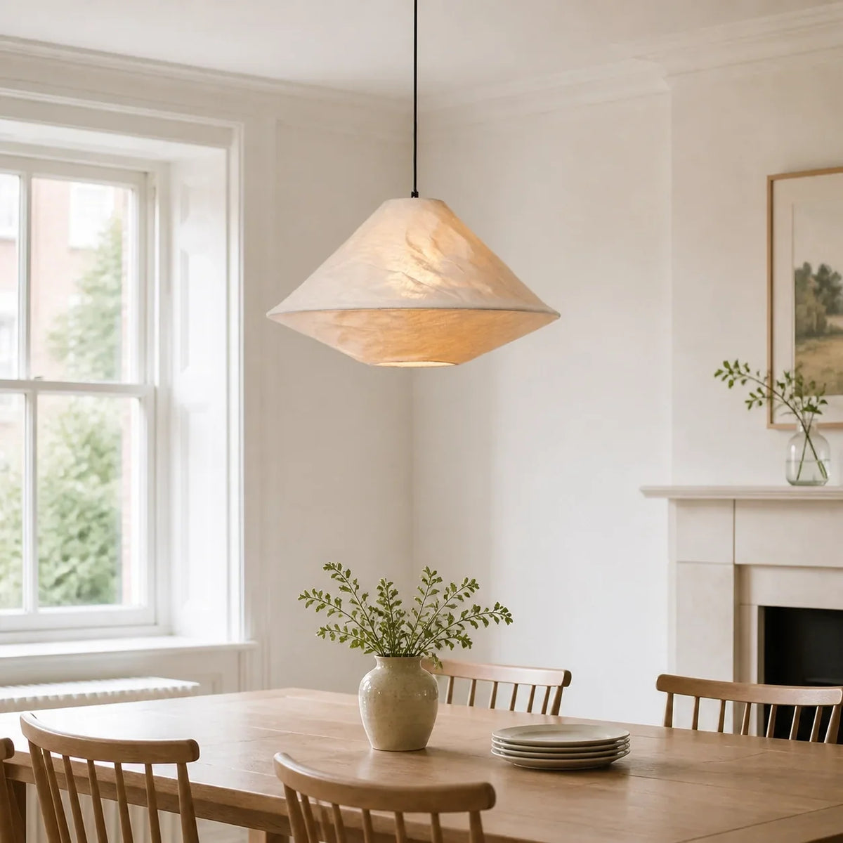 Spisebordslampe i Linnedgrå Stof – Skulpturel Pendel med Diffust Lys 3