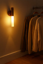 Trådløs Væglampe med Bevægelsessensor - Genopladelig LED i Moderne Design 9
