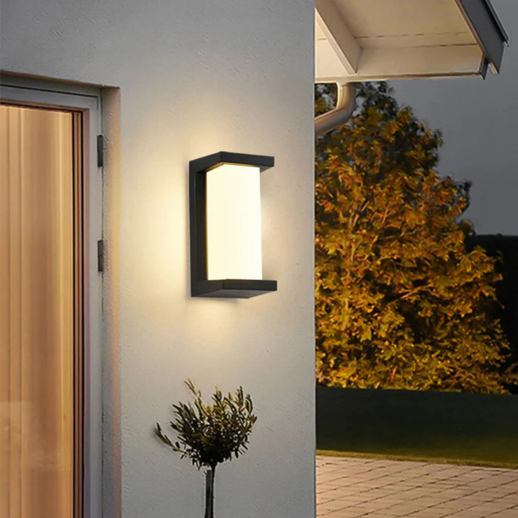 Udendørs Væglampe med Sensor – Energieffektiv LED og Vejrbestandigt Design 1