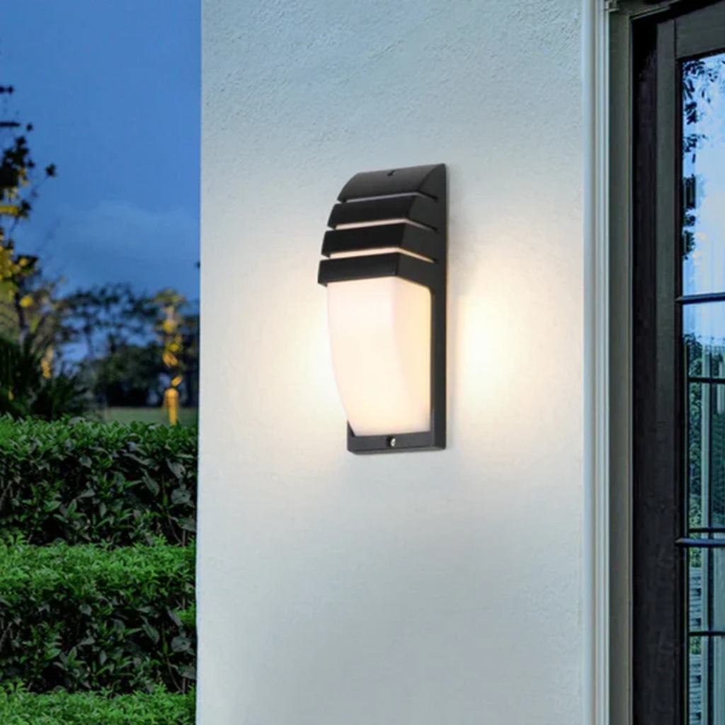 Udendørs Væglampe med Sensor – Vandtæt LED i Minimalistisk Design 0