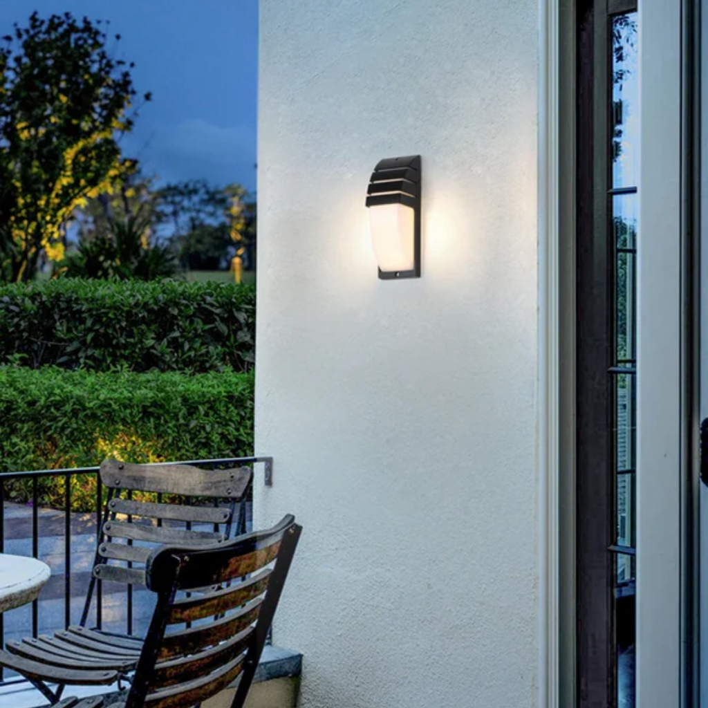 Udendørs Væglampe med Sensor – Vandtæt LED i Minimalistisk Design 5