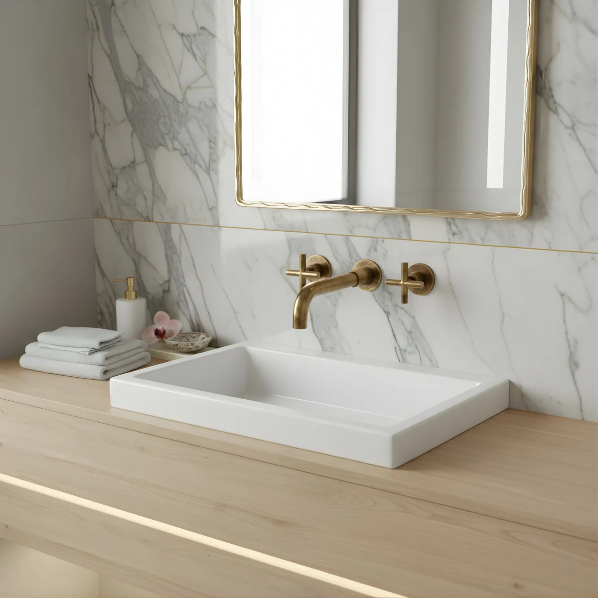 Vægmonteret Håndvaskarmatur i Messing med Dobbeltgreb og 360° Drejetud 2
