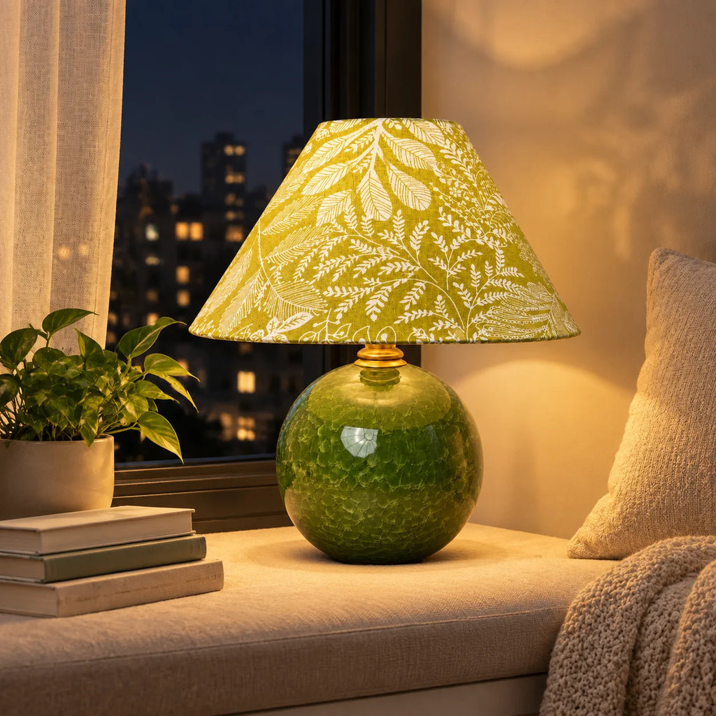 Vintage Bordlampe med Grøn Stofskærm og Keramikfod – Blødt Lys til Indretning 3