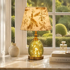 Vintage Bordlampe med Lysende Bladglasbase og Botanisk Stofskærm 1