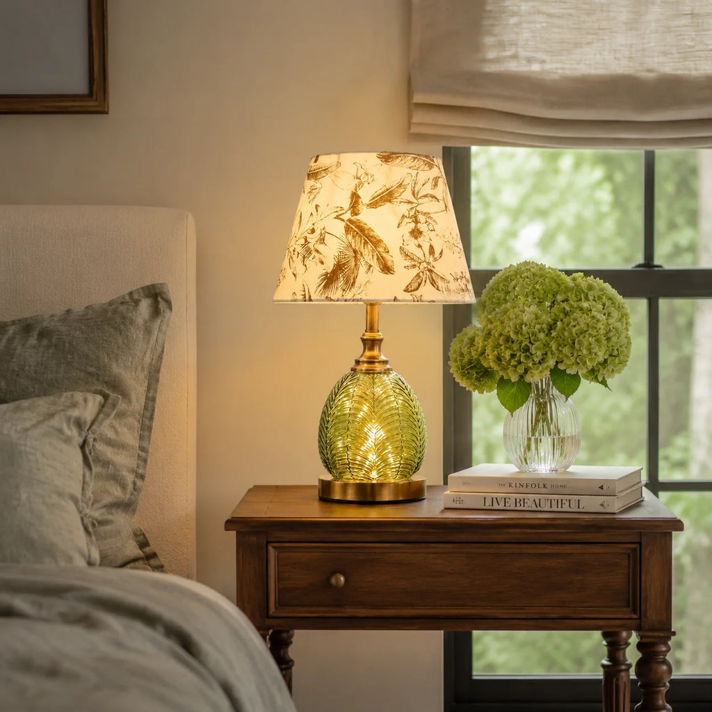 Vintage Bordlampe med Lysende Bladglasbase og Botanisk Stofskærm 7