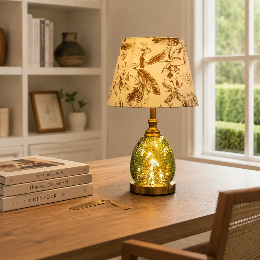 Vintage Bordlampe med Lysende Bladglasbase og Botanisk Stofskærm 8