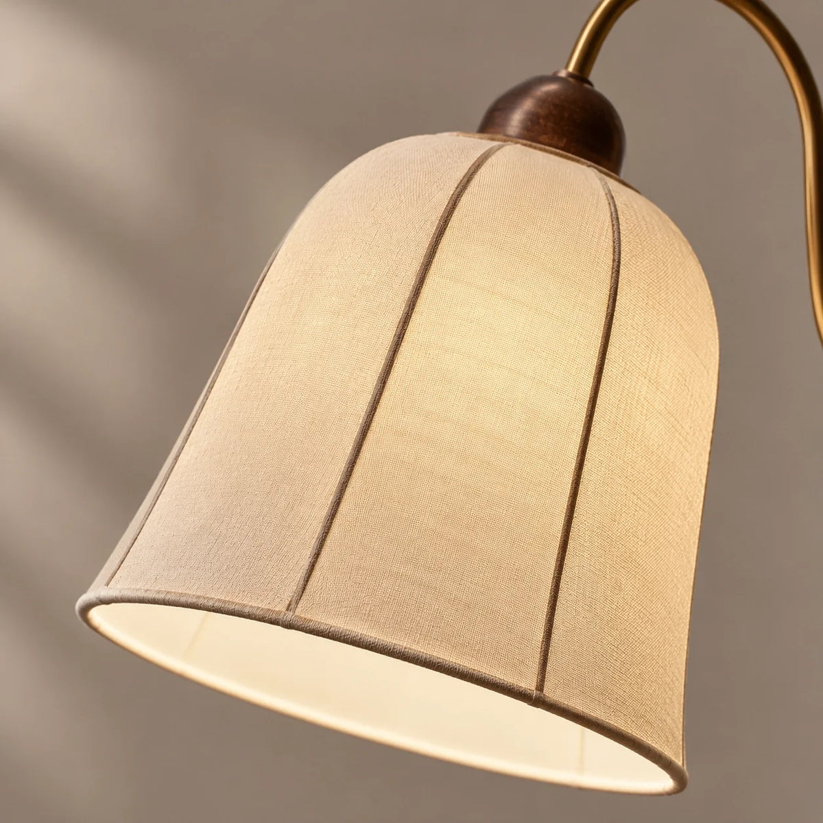Vintage Gulvlampe i Asketræ med Buet Arm og Stofskærm 7