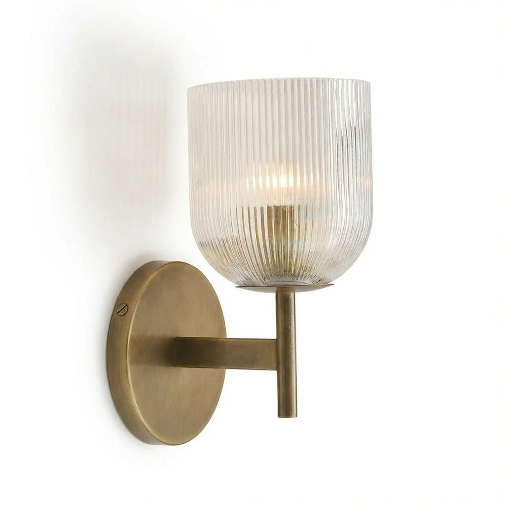 Vintage Ribbet Glas Væglampe – Elegant Messing Detaljer til Stueindretning 0