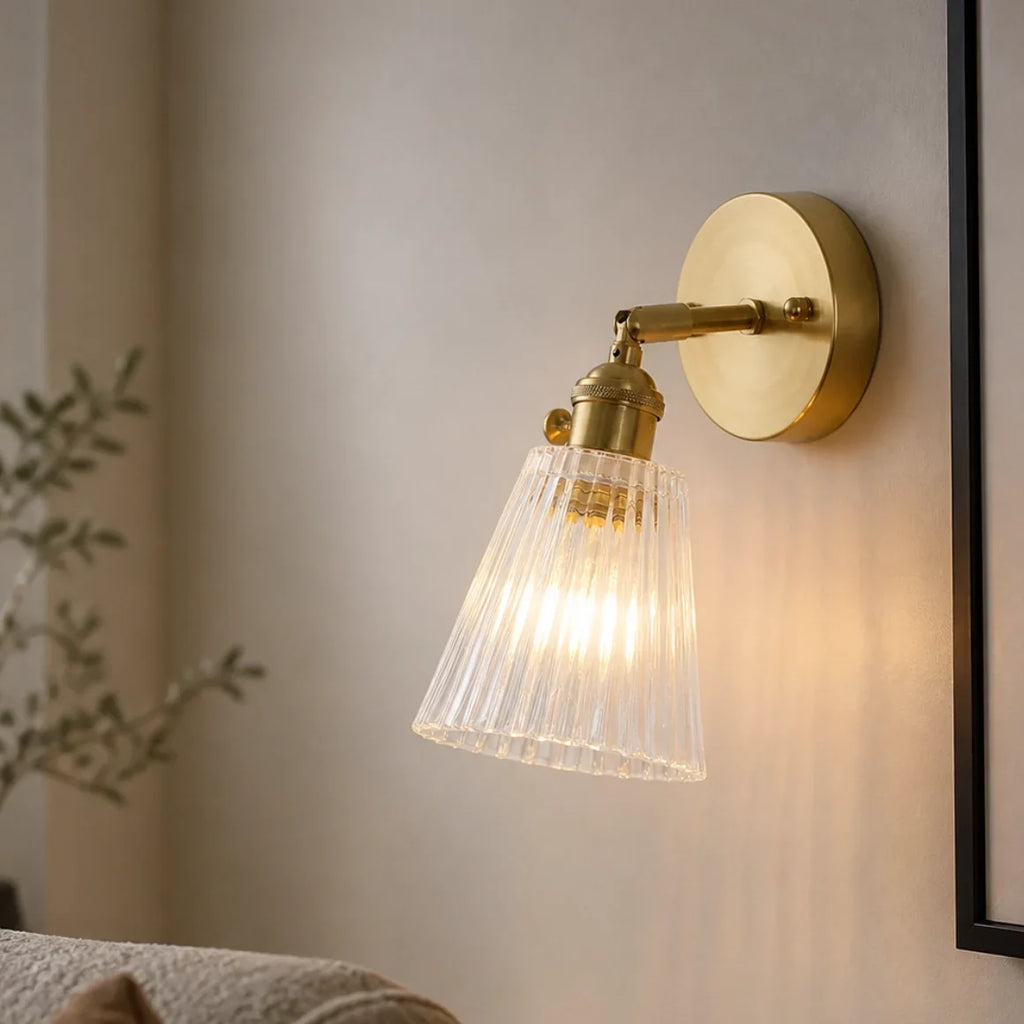 Vintage Væglampe Messing – Ribbet Glas med Justerbar Arm og Blødt Lys 2