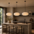 Wabi-Sabi_Pendel_Lampe_i_Silke__Skulpturelt_Lagdesign_med_Bloedt_Ambient_Lys_3
