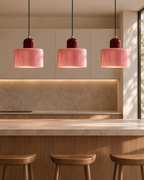 Bauhaus Pendel Lampe i Farvet Glas – Justerbar Højde – flere lamper i en elegant indretning
