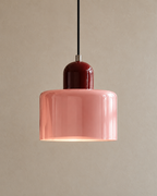 Bauhaus Pendel Lampe i Farvet Glas – Justerbar Højde – produktbillede i blødt dagslys