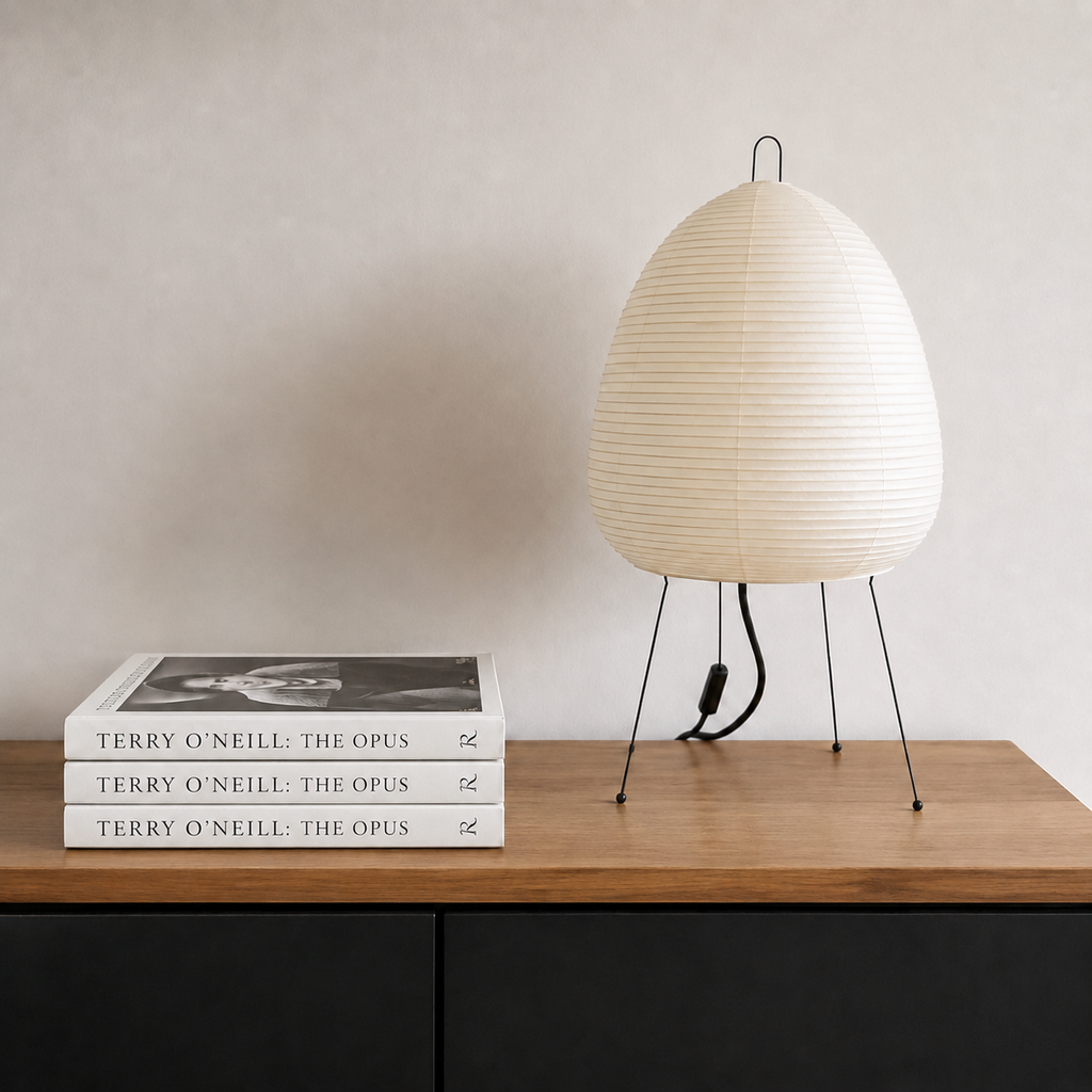 Japansk-inspireret Bordlampe i Papir – Justerbar LED Belysning med Metalbase 2