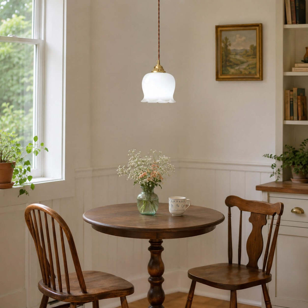 Pendellampe med Blomstermotiv – Kompakt Design med Blødt Lys 5