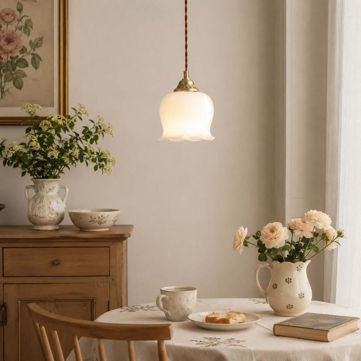 Pendellampe med Blomstermotiv – Kompakt Design med Blødt Lys 6