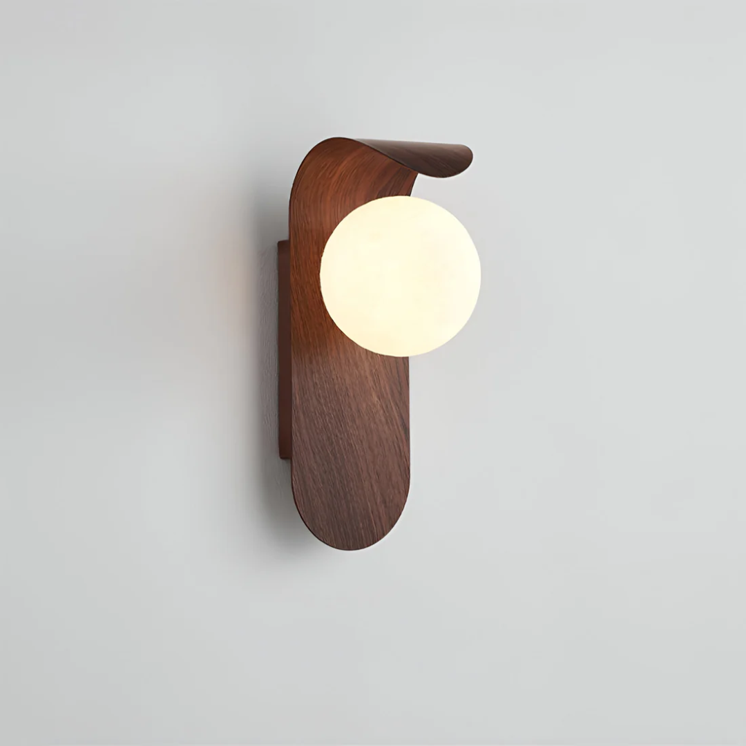 Skandinavisk Væglampe i Træ - Minimalistisk Globusdesign med LED Lys 2