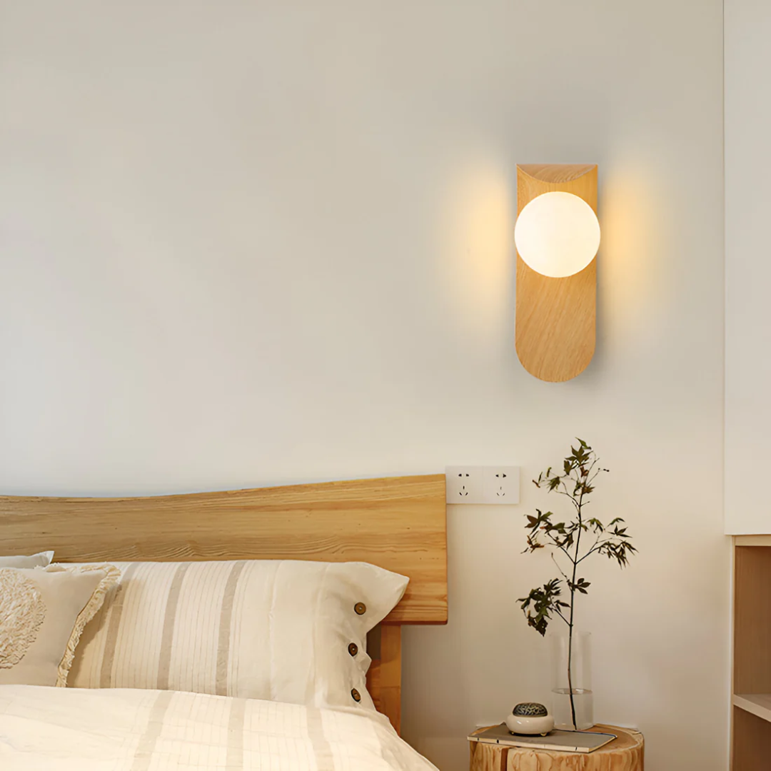 Skandinavisk Væglampe i Træ - Minimalistisk Globusdesign med LED Lys 4