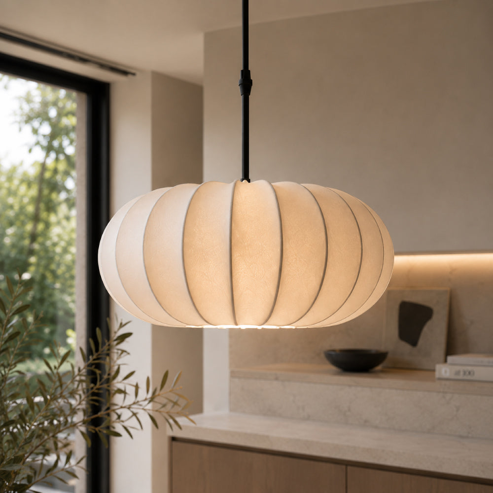 Wabi-Sabi Spisebordslampe i Silke – Skulpturelt Lagdesign med Blødt Ambient Lys 0