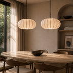 Wabi-Sabi Spisebordslampe i Silke – Skulpturelt Lagdesign med Blødt Ambient Lys 2