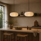 Wabi-Sabi Spisebordslampe i Silke – Skulpturelt Lagdesign med Blødt Ambient Lys 5
