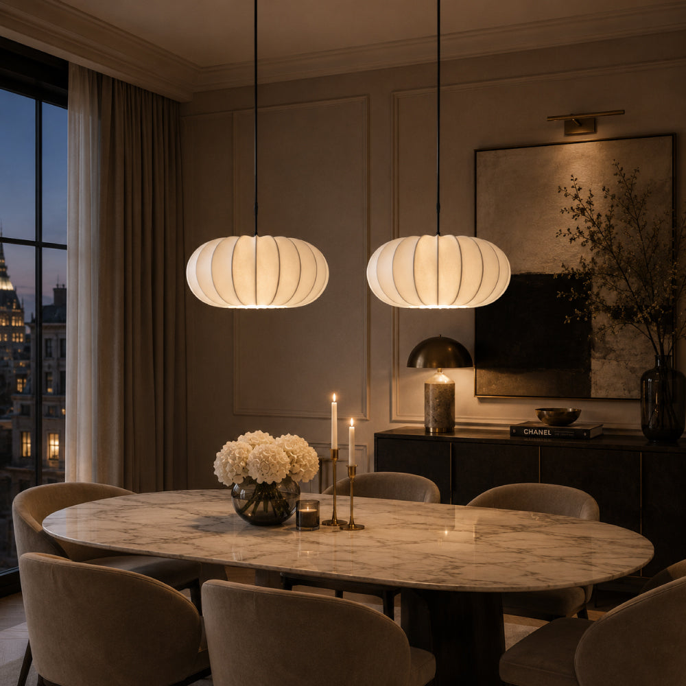 Wabi-Sabi Spisebordslampe i Silke – Skulpturelt Lagdesign med Blødt Ambient Lys 6
